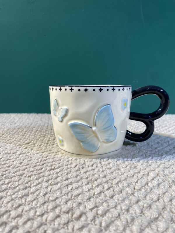 مج الفراشهaesthetic