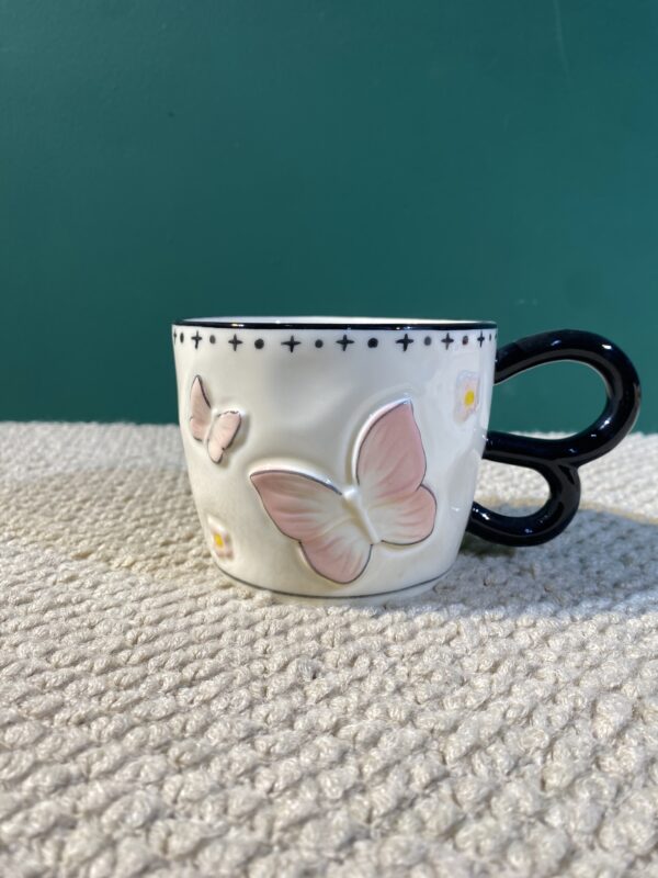 مج الفراشهaesthetic