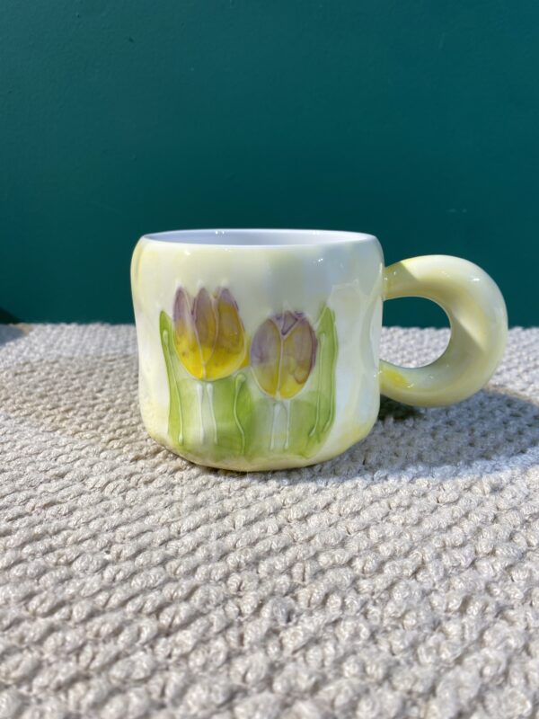 IMG_6589 مج زهور التوليب (مشمشي)