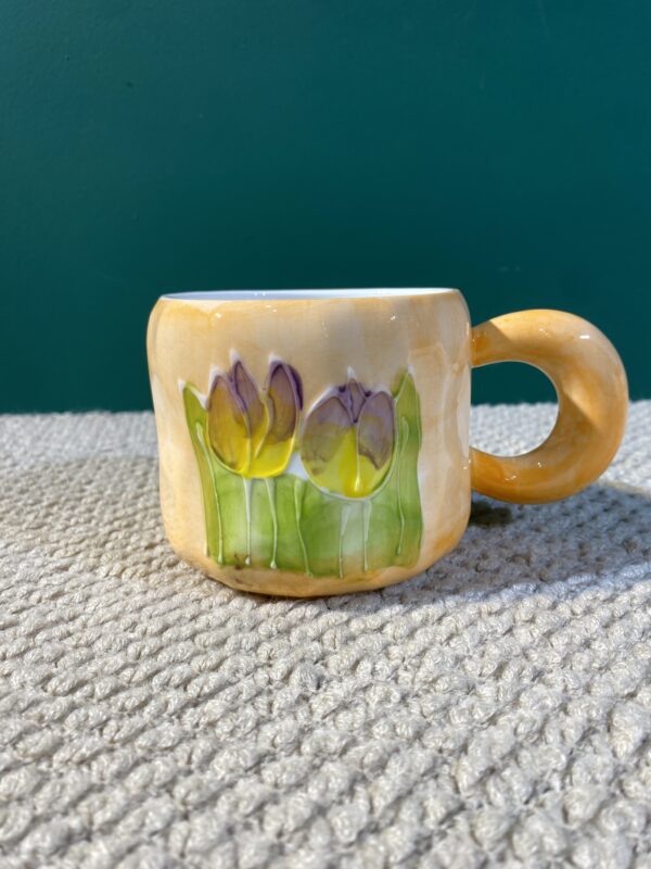 IMG_6594 مج زهور التوليب (مشمشي)