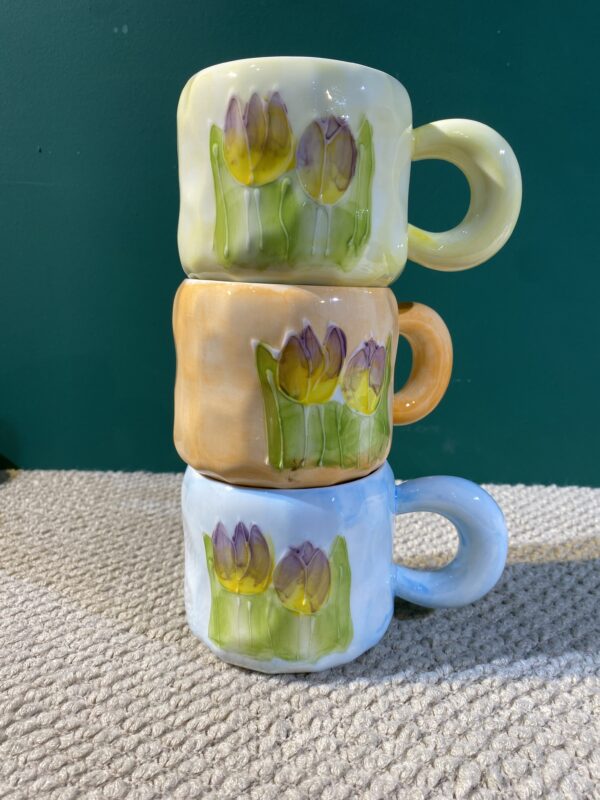 IMG_6596 مج زهور التوليب (مشمشي)