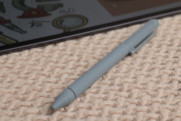 Classic Feel – قلم الإحساس الكلاسيك 🤍